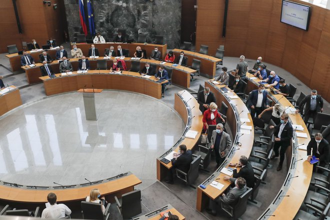 Glasovanje o konstruktivni nezaupnici bo test poslanske integritete. FOTO: Uroš Hočevar/Delo