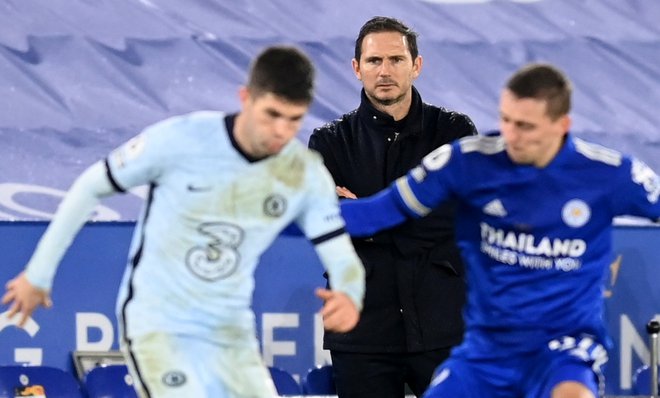 Chelsea je v Leicestru streljal s praznimi naboji, trener Frank Lampard pa bo moral še krepko zavihati rokave, da bi uglasil poleti močno okrepljeno moštvo, če se bo londonski klub želel popeljati v ligo prvakov. FOTO:Michael Regan/Reuters