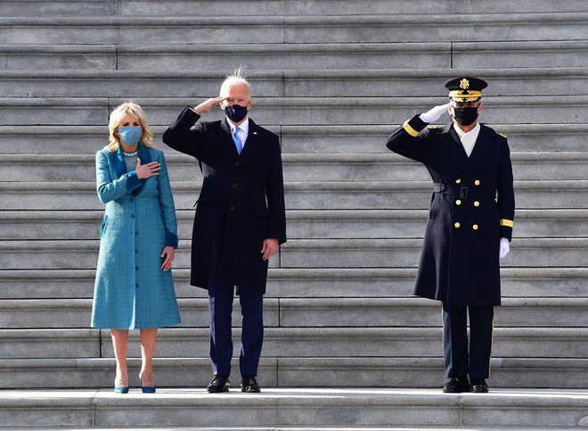 Novi ameriški predsednik Joe Biden z ženo Jill po včerajšnji inavguraciji. Foto: David Tulis/Afp