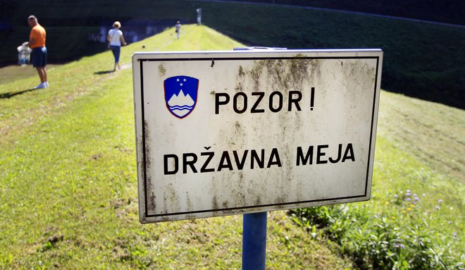 Od julija lani so kazni za kaznivo dejanje prepovedanega prehajanja meje ali ozemlja države precej višje. FOTO: Roman Šipić/Delo