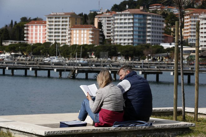 Informativne rezervacije za pomladne mesece že prihajajo, a so gostje še precej previdni pri vplačilih, opažajo v Portorožu. FOTO:Matej Družnik/Delo