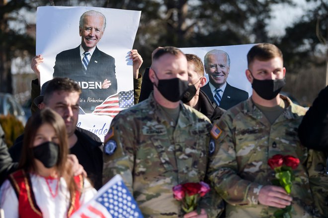 Kosovski Albanci so pozdravili izvolitev novega ameriškega predsednika Joeja Bidna. FOTO: Armend Nimani/AFP