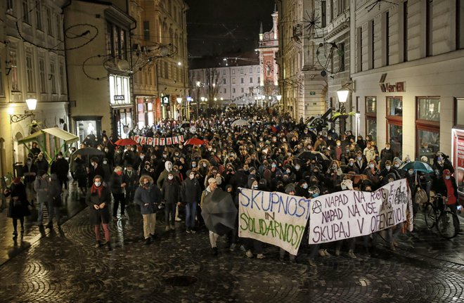 Protestni shod za ohranitev tovarne Rog. FOTO: Blaž Samec/Delo