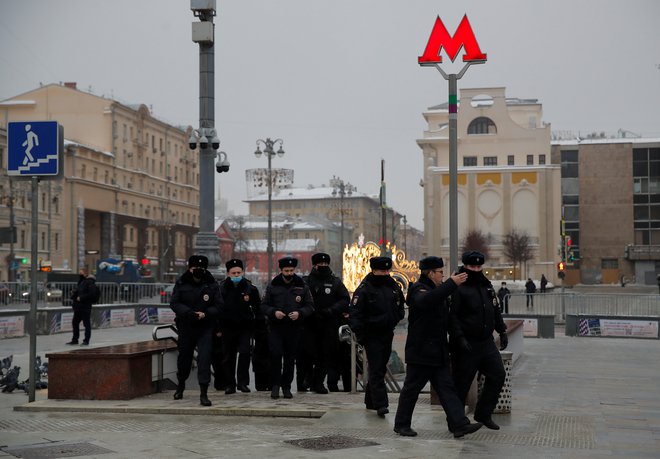 Policisti na moskovskih ulicah. FOTO: Maxim Shemetov/Reuters