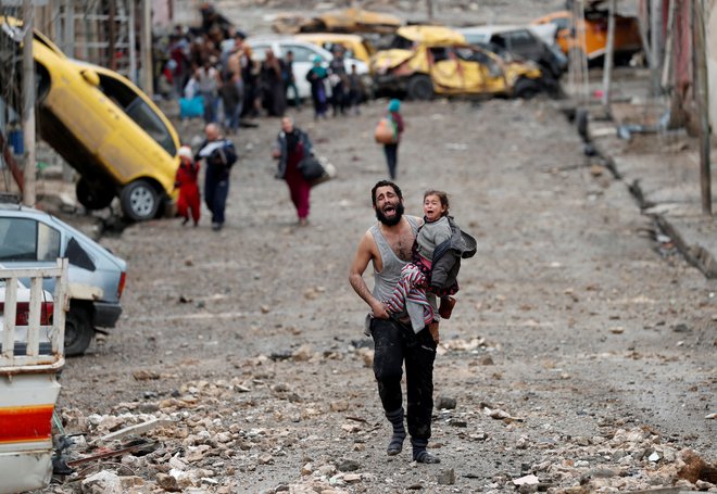 V spopadih med iraškimi vladnimi silami in Islamsko državo je bil Mosul zravnan z zemljo. FOTO: Goran Tomašević/Reuters