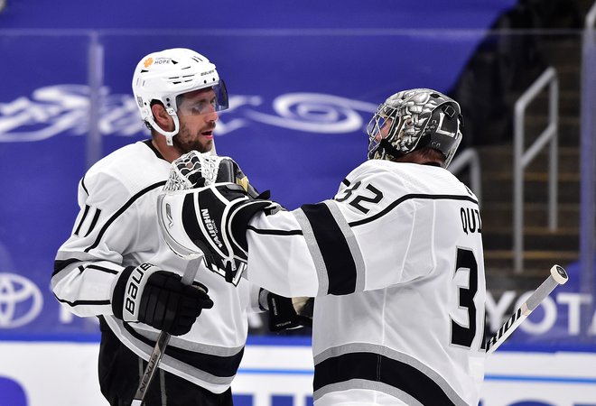 Anže Kopitar in vratar Jonathan Quick sta bila po koncu tekme upravičeno zadovoljna. FOTO: Jeff Curry/Usa Today Sports