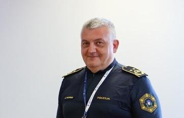 Anton Travner, ki je izpeljal kar nekaj menjav na vodstvenih položajih, kot generalni direktor policije s polnimi pooblastili ni vztrajal prav dolgo. FOTO: Policija