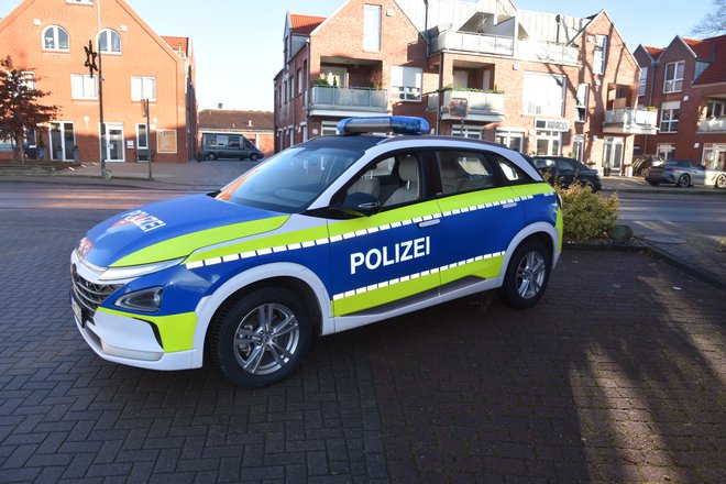 Še včeraj so v kraju Bayendorf pri Ravensburgu preiskovali prizorišče smrti. FOTO: Bundespolizei