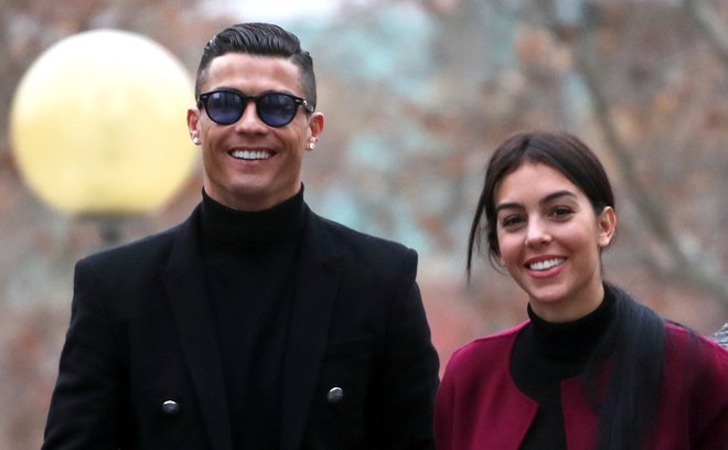 Cristiano Ronaldo se je z izbranko Georgina Rodriguez znašel v policijski preiskavi. FOTO: Susana Vera/Reuters