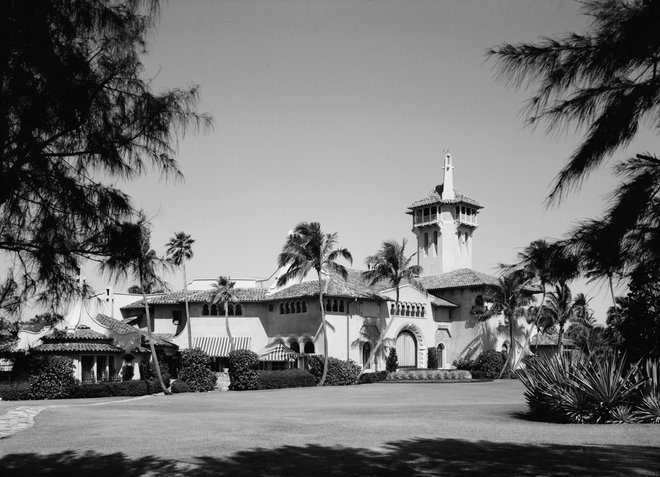 Med najbolj imenitnimi nepremičninami v neokolonialnem slogu v Palm Beachu je bila v 20. letih 20. stoletja Mar-a-Lago dedinje prehrambnega podjetja Marjorie Merriweather Post. Foto Wikipedija