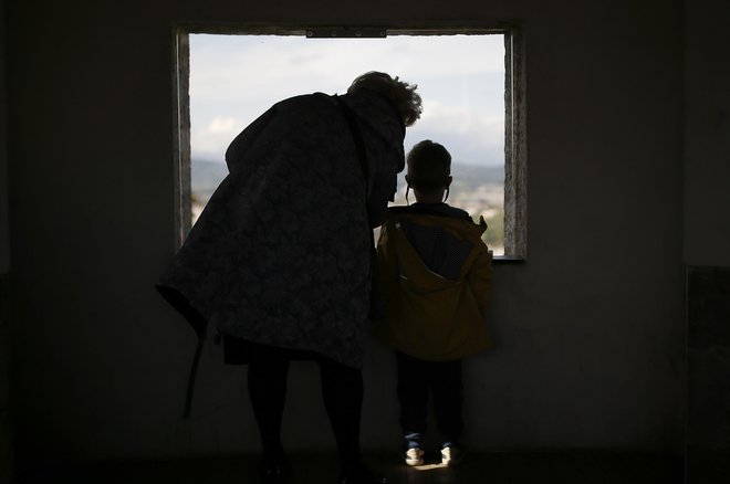 Hitro ukrepanje pomeni tudi zmanjšano možnost, da bo že zlorabljen otrok ponovno postal žrtev pedofilov. FOTO: Blaž Samec/Delo