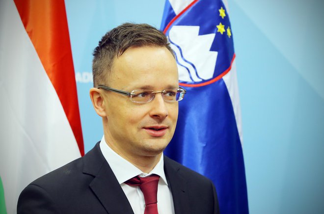 Madžarski zunanji minister<strong> </strong>Péter Szijjártó je odšel v Kijev, da bi &raquo;ustavil slabšanje&laquo; odnosov med sosedama. FOTO: Jože Suhadolnik/Delo