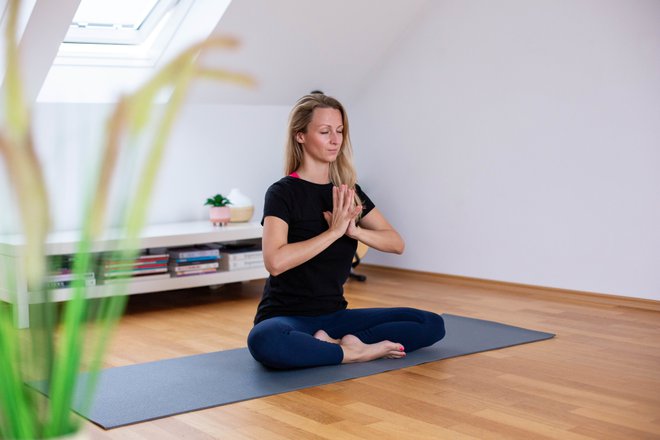 Pri jogi poudarjamo, da je vsako telo unikatno, zato je gibanje potrebno ves čas prilagajati svojim zmožnostim in anatomskim značilnostim. FOTO: Tina Lagler