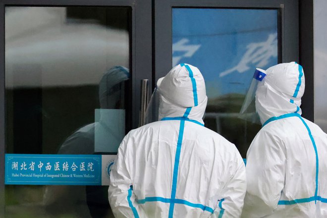 Gotovo bo imela Kitajska velikansko odgovornost, če bi se pojavila nova okužba, ki bi jo zdaj lahko preprečili. FOTO: Thomas Peter/Reuters