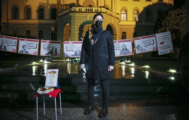 Petkov protest pred univerzo v Ljubljani. FOTO: Jože Suhadolnik/Delo