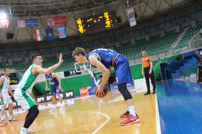 Nejc Barič (levo) je bil prvi Krkin strelec v Zagrebu. FOTO: ABA