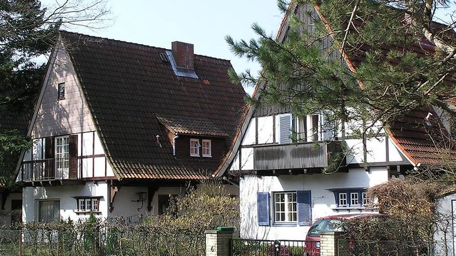 V okrožju Hamburg Nord je gradnja enodružinskih hiš, kot so te iz tridesetih let prejšnjega stoletja, že eno leto prepovedana. FOTO: Christoph Bellin/bildarchiv Hamburg