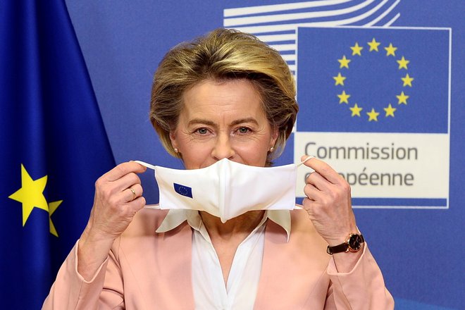 Ursula von der Leyen je s pojasnili o vzrokih za zaostanek pri dobavi cepiv dokaj skopa. FOTO: Johanna Geron/Reuters