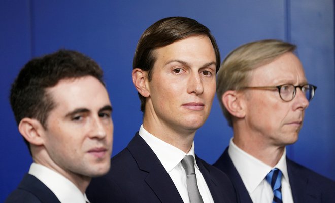 Mož hčere bivšega ameriškega predsednika Jared Kushner je med kandidati za Nobelovo nagrado za mir. FOTO: Kevin Lamarque/Reuters