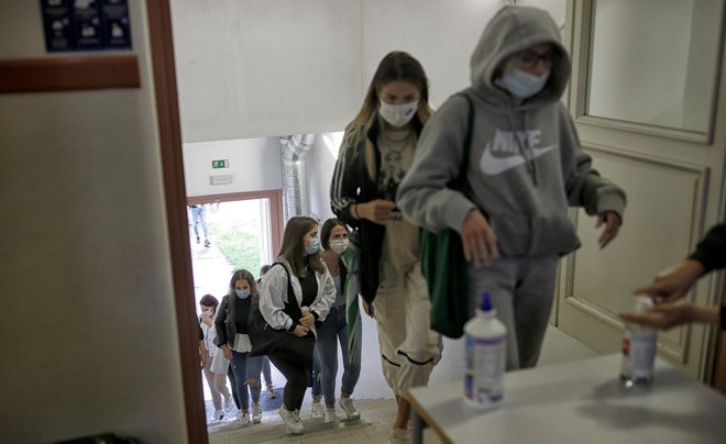 Dijaki napovedujejo stavko za 9. februar. Ne bo jih na zoom. FOTO: Blaž Samec/Delo