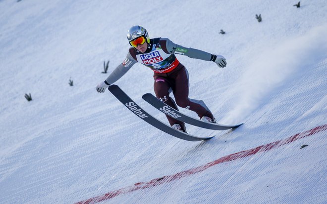 Domen Prevc se po enotedenskem premoru vrača v karavano. FOTO: Matej Družnik/Delo