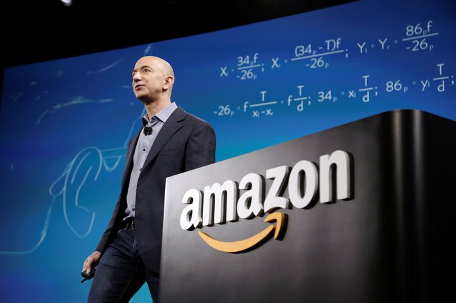 Jeff Bezos je z leti močno razširil prodajno mrežo in tudi izdelke, Amazon se je razvil v največjega spletnega trgovca in tudi sicer največjega trgovca na svetu. Foto Jason Redmond/Reuters