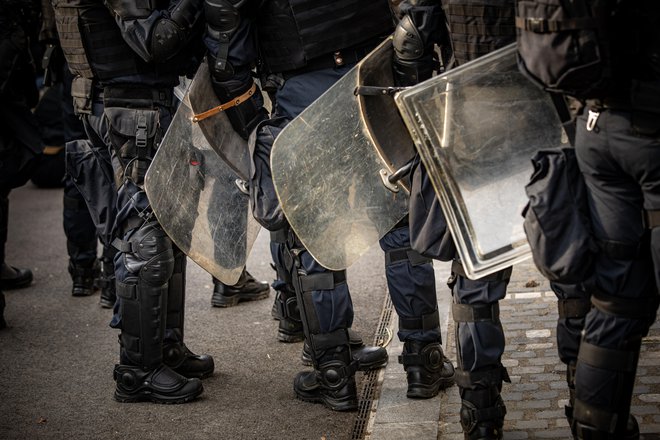 Oborožena policija na ulicah je postala vsakdanji pojav. FOTO: Voranc Vogel/Delo
