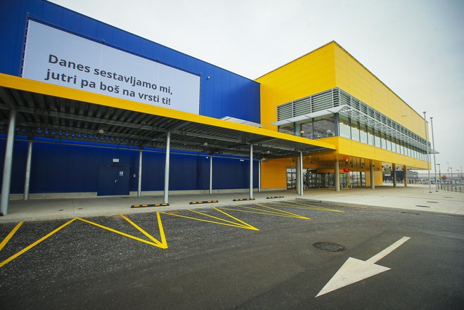 Poslovanje družbe Ikea v Sloveniji bo organizirano v skladu s strogimi zaščitnimi ukrepi. FOTO: Jože Suhadolnik/Delo