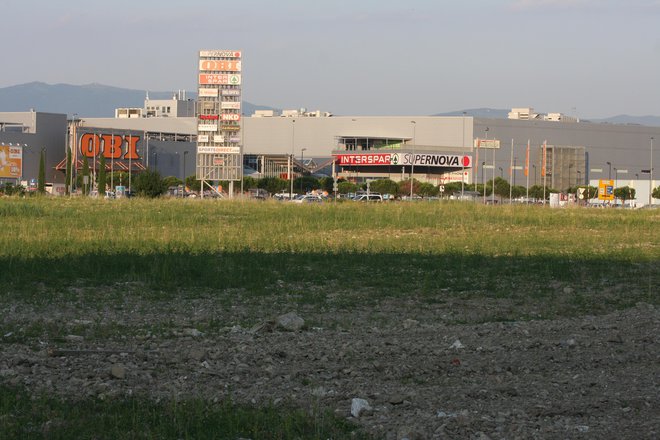 Območje Toncityja obsega več kot šest hektarjev v bližini koprskih trgovskih centrov. FOTO: Boris Šuligoj