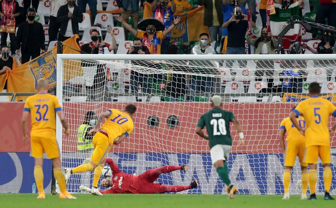 Polfinalni dvoboj je s strelom z bele točke odločil francoski napadalec Andre Pierre Gignac. FOTO: Mohammed Dabbous/Reuters