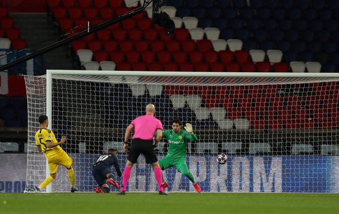 Neymar je lani prekinil nekajletno odsotnost v času sestrinega rojstnega dne in Parižanom pomagal izločiti Borussio iz Dortmunda. FOTO: AFP