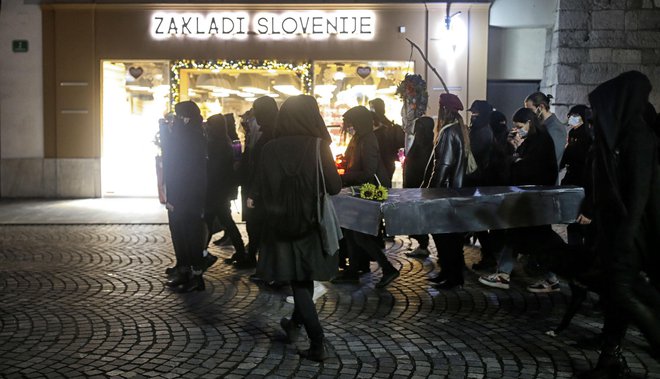 Sprevod je potekal brez incidentov. FOTO: Blaž Samec/Delo