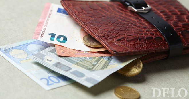 Minimalna plača v Sloveniji znaša polovico povprečne: 1024 evrov bruto. FOTO: Shutterstock