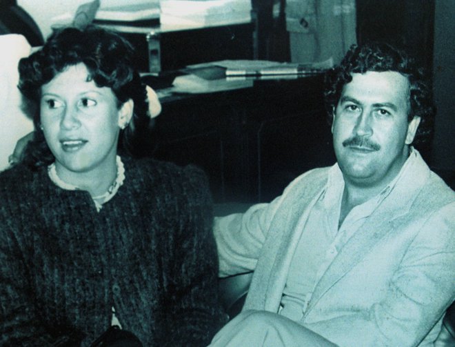 Kolumbijski mamilarski kralj Pablo Escobar leta 1983, ko je bil na vrhuncu svoje moči, z ženo Victorio Henao. FOTO: Stringer/Reuters