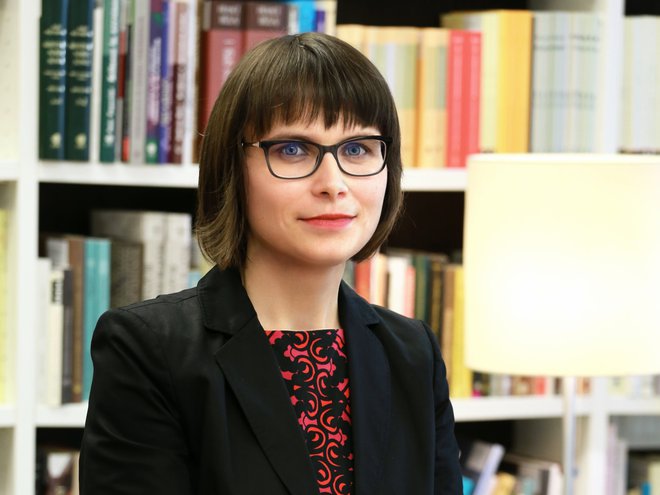 Dr. Monika Deželak Trojar, znanstvena sodelavka Inštituta za slovensko literaturo in literarne vede ZRC SAZU, je avtorica znanstvene monografije o Schönlebnovem življenju in delu. Foto Igor Lapajne