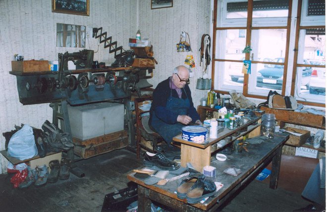 Jožef Levovnik je oboževal svojo delavnico. V njej je preživel ves dan, od zore do mraka. FOTO: arhiv družine Levovnik