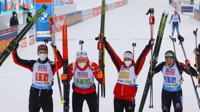 Člani srebrne avstrijske reprezentance (z leve): David Komatz, Simon Eder, Dunja Zdouc in Lisa Theresa Hauser. FOTO: Borut Zivulovic/Reuters