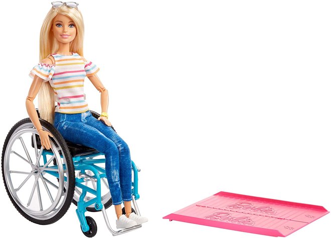 Ne le v rožnatem kabrioletu, tudi z nožno protezo in v invalidskem vozičku Foto Promocijsko gradivo