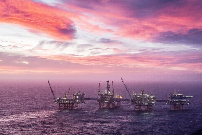 Dohodkom od nafte se Norveška še ne bo odpovedala. FOTO: Reuters