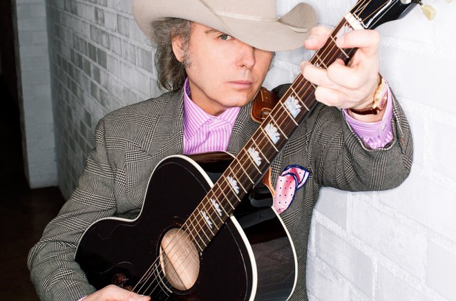 Dwight Yoakam toži glasbeno založbo Warner Music Group. FOTO: Osebni arhiv