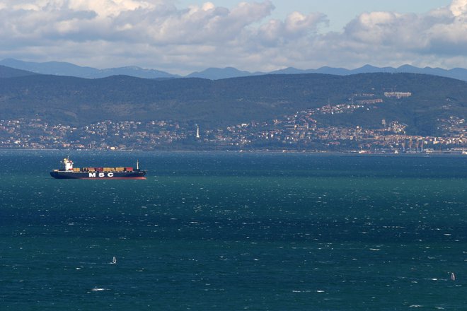 Luka Koper in Luka Trst tekmujeta za primat v Tržaškem zalivu. FOTO: Roman Šipić/Delo