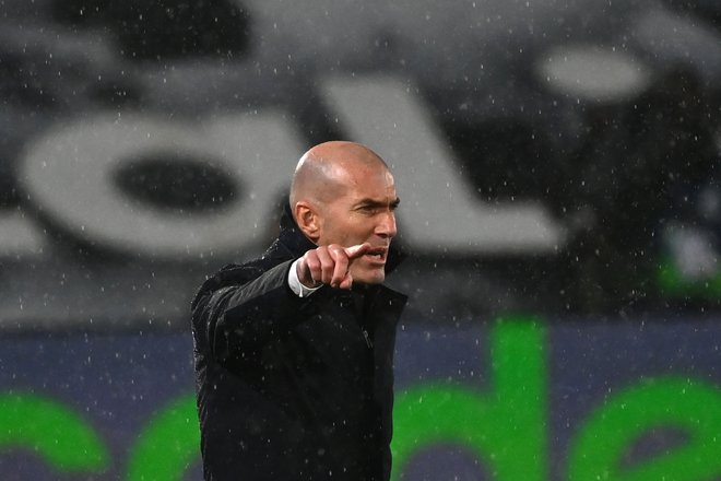 Realov trener Zinedine Zidane še ne namerava zapustiti trenerskega stolčka kraljevskega kluba, pri katerem uživa vsak dan. FOTO: Gabriel Bouys/AFP