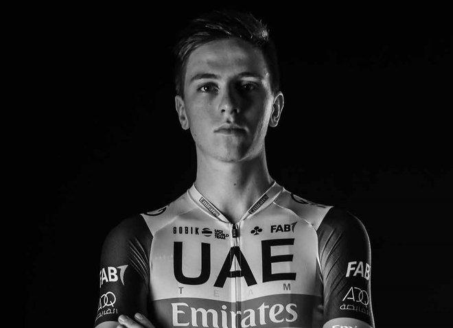 Tadej Pogačar se je 2020 s prepričljivo zmago na največji tritedenski etapni dirki Tour de France v cestnem kolesarstvu čez noč izstrelil med kolesarske zvezde. FOTO: UAE Emirates&nbsp;