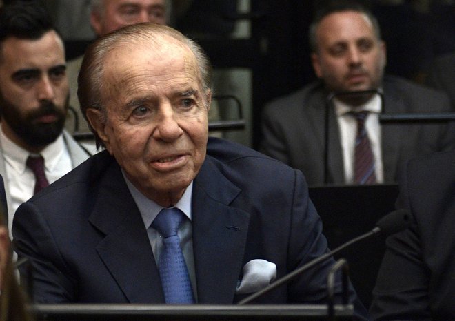 Carlos Menem je do smrti služboval kot senator. FOTO: Juan Mabromata/AFP