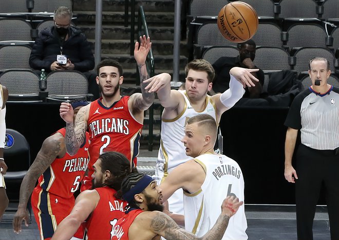 Luka Dončić in Kristaps Porzingis sta skupaj zbrala 62 točk, toda to je bilo za Dallas premalo. FOTO: Kevin Jairaj/Usa Today Sports