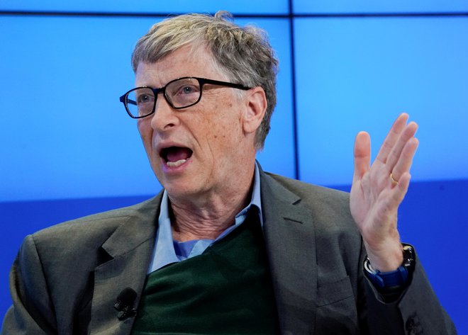 Bill Gates opozarja, da bo za odpravo podnebne krize treba spodbujati inovacije in finančno obremeniti onesnaževalce. FOTO: Denis Balibouse/Reuters