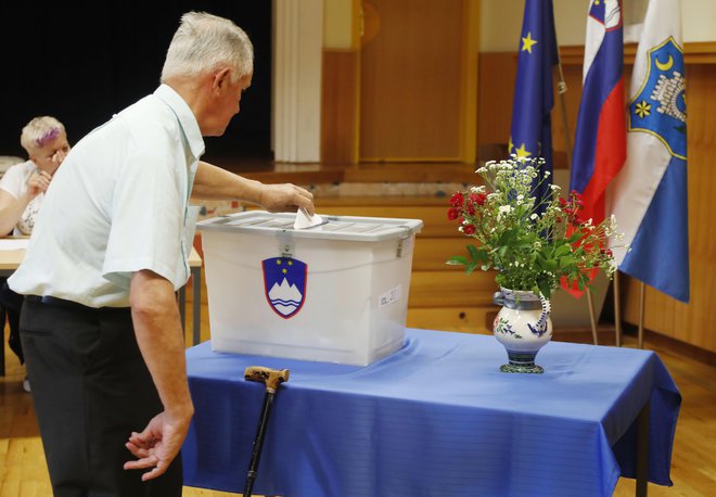 Ključ do morebitnih predčasnih volitev je v rokah Janeza Janše. FOTO: Leon Vidic