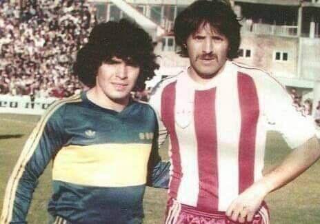 Leopoldo Luque (desno) in Diego Maradona pred enim od derbijev v argetinski ligi. FOTO: AFA