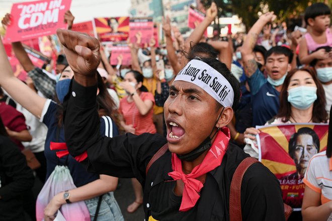 Protest v Rangunu FOTO: Stringer Reuters