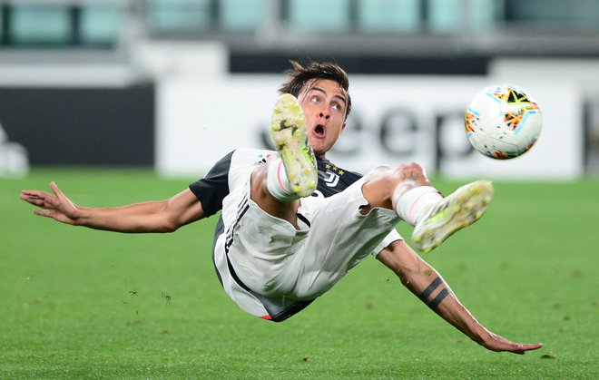 Paulo Dybala še vedno čuti bolečine v levem kolenu. FOTO: Massimo Pinca/Reuters